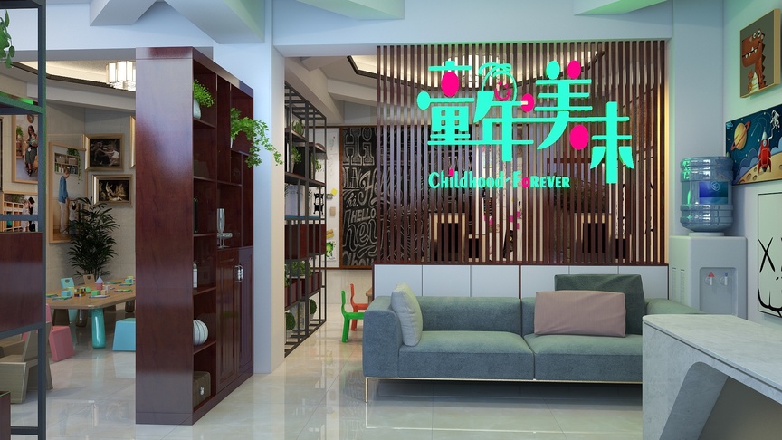 展示了一个室内场景，整体是灰绿色的冷色调。可以看到一个前台，前台的右上方有一个白色的吊灯，前台的左侧有一个灰色的沙发，沙发前有一个白色的茶几。墙上有一个木制的屏风，上面写着“童年梦”三个大字。房间的左侧有一个类似书房的空间，中间有一个棕色的镂空柜子，上面有各种小物品。电视放在沙发的后面，沙发的右侧是一个白色的桌子，上面有一个植物装饰。房间的右侧有一个类似休息区的空间，有一个灰绿色的沙发，沙发的前面有一个白色的茶几。茶几上面有一个粉色的凳子，凳子上还有一个绿色的靠垫。房间的左侧有一个棕色的隔断，上面是书本装饰，中间挂着一个棕色的木制牌匾，上面写着“童年梦”三个大字。隔断的后面是书本装饰的隔断墙。隔断的右侧有一个类似吧台的空间，有一个棕色的柜子，柜子的一角上还放了一个花瓶，花瓶上插着一束花。整个房间的吊灯是玻璃的，反射着房间的灯光。